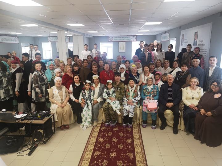 Муса Җәлилнең тууына 120 ел тулу уңаеннан «Кызыл ромашка» акциясе үтте (ФОТОРЕПОРТАЖ)