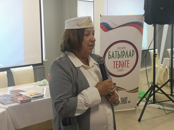 Муса Җәлилнең тууына 120 ел тулу уңаеннан «Кызыл ромашка» акциясе үтте (ФОТОРЕПОРТАЖ)