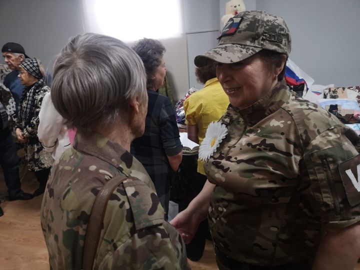 Муса Җәлилнең тууына 120 ел тулу уңаеннан «Кызыл ромашка» акциясе үтте (ФОТОРЕПОРТАЖ)