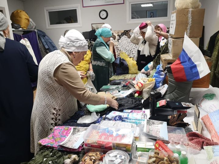 Муса Җәлилнең тууына 120 ел тулу уңаеннан «Кызыл ромашка» акциясе үтте (ФОТОРЕПОРТАЖ)