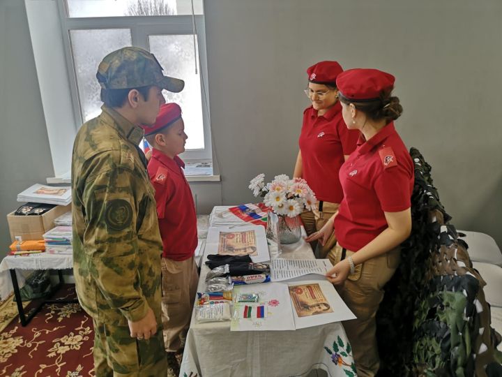 Муса Җәлилнең тууына 120 ел тулу уңаеннан «Кызыл ромашка» акциясе үтте (ФОТОРЕПОРТАЖ)