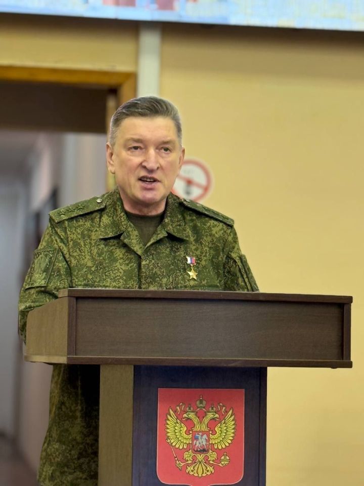 Россия Герое Казан танк училищесы курсантлары өчен лекция үткәрде