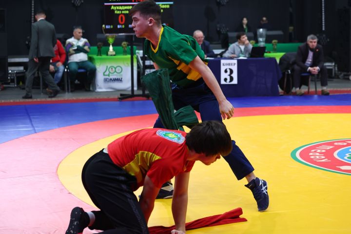 Муса Җәлил истәлегенә «ВТ» гамәлгә куйган көрәш турнирының беренче көне