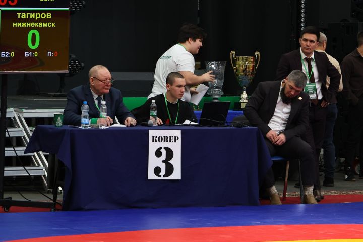 Муса Җәлил истәлегенә «ВТ» гамәлгә куйган көрәш турнирының беренче көне