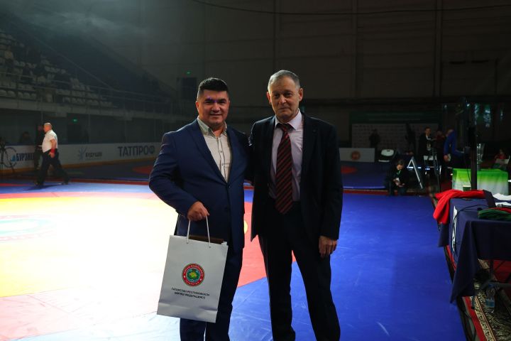 Муса Җәлил истәлегенә «ВТ» гамәлгә куйган көрәш турнирының икенче көне