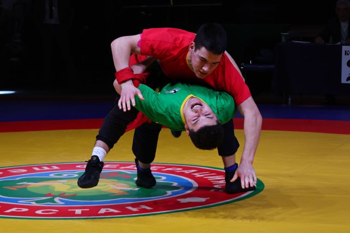 Муса Җәлил истәлегенә «ВТ» гамәлгә куйган көрәш турнирының икенче көне