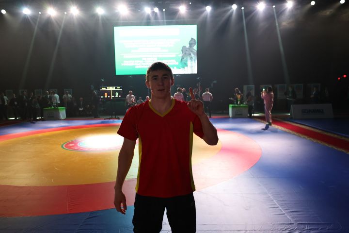 Муса Җәлил истәлегенә «ВТ» гамәлгә куйган көрәш турнирының икенче көне