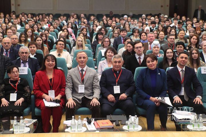 Рифкать Миңнеханов: «Гап-гади татар төрле милләт халыкларын берләштерде»