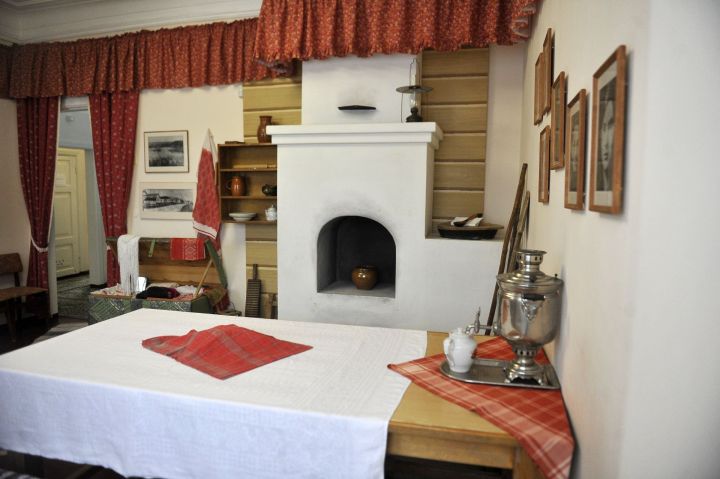 Муса Җәлилнең музей-фатирында шагыйрьнең хатларын уку чарасыннан фоторепортаж