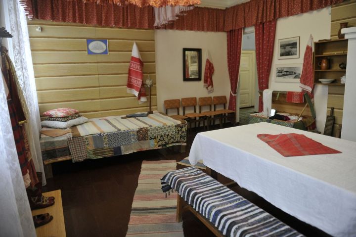 Муса Җәлилнең музей-фатирында шагыйрьнең хатларын уку чарасыннан фоторепортаж