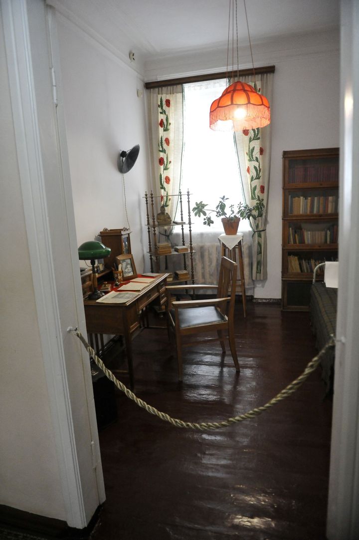 Муса Җәлилнең музей-фатирында шагыйрьнең хатларын уку чарасыннан фоторепортаж