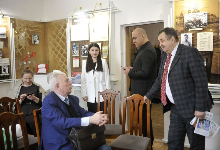 Муса Җәлилнең музей-фатирында шагыйрьнең хатларын уку чарасыннан фоторепортаж