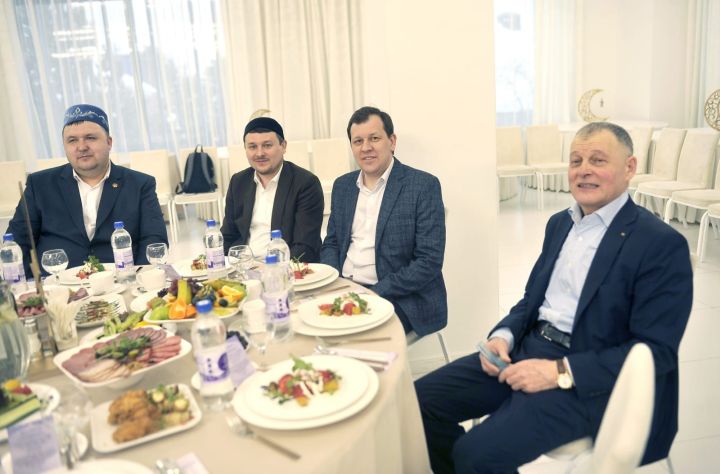 «Ватаным Татарстан» газетасы коллективы ифтар уздырды (ФОТОРЕПОРТАЖ)