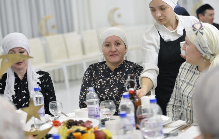 «Ватаным Татарстан» газетасы коллективы ифтар уздырды (ФОТОРЕПОРТАЖ)