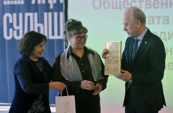 «Андый кеше башка юк»: хәйриячеләргә Әсгать Галимҗанов премиясен тапшырдылар