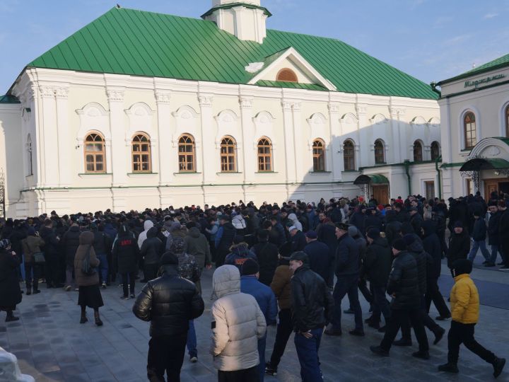 Казанның «Әл-Мәрҗани» мәчетендә Гает намазы укылды (ФОТОРЕПОРТАЖ)