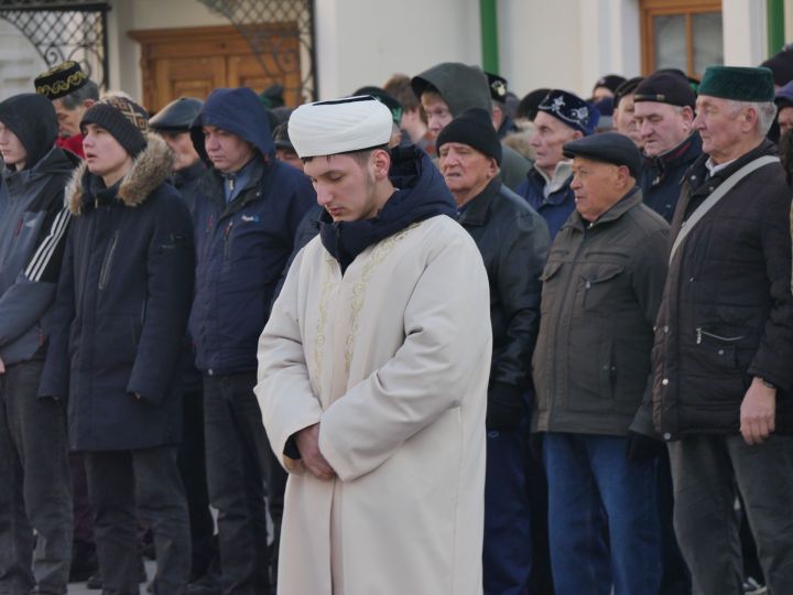 Казанның «Әл-Мәрҗани» мәчетендә Гает намазы укылды (ФОТОРЕПОРТАЖ)