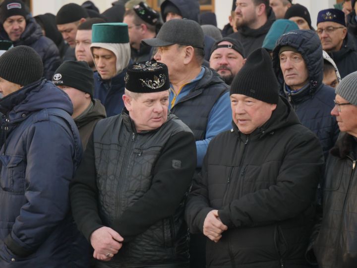 Казанның «Әл-Мәрҗани» мәчетендә Гает намазы укылды (ФОТОРЕПОРТАЖ)