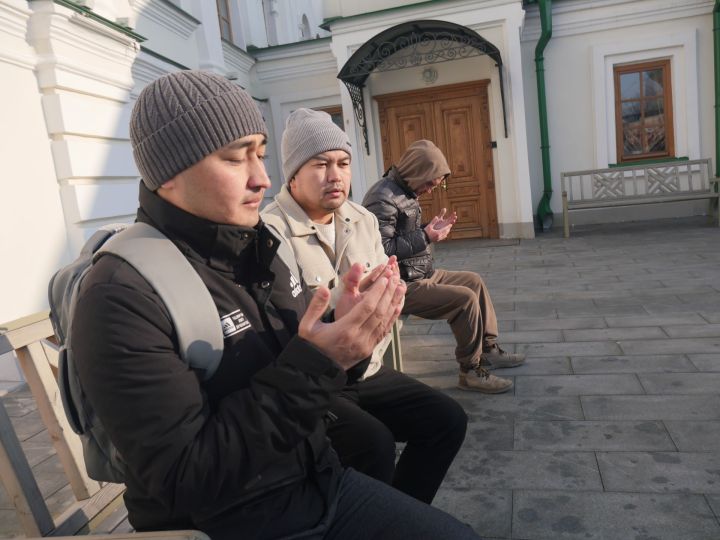 Казанның «Әл-Мәрҗани» мәчетендә Гает намазы укылды (ФОТОРЕПОРТАЖ)