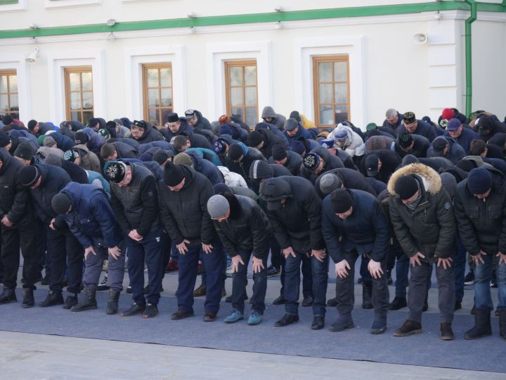 Казанның «Әл-Мәрҗани» мәчетендә Гает намазы укылды (ФОТОРЕПОРТАЖ)