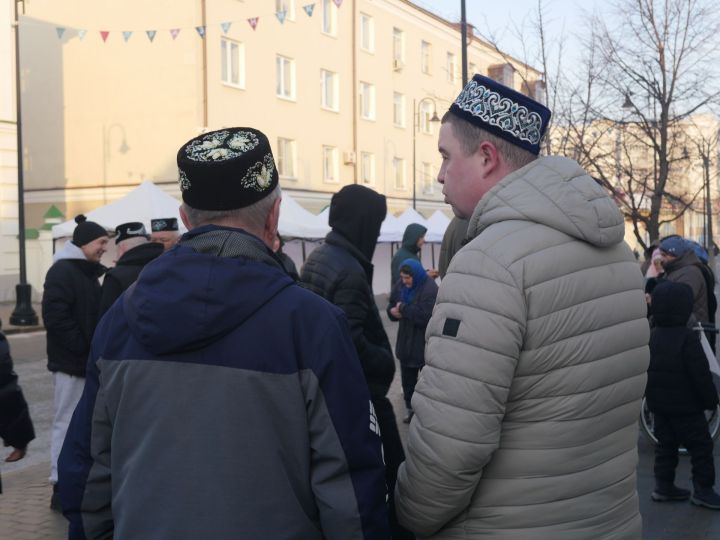 Казанның «Әл-Мәрҗани» мәчетендә Гает намазы укылды (ФОТОРЕПОРТАЖ)