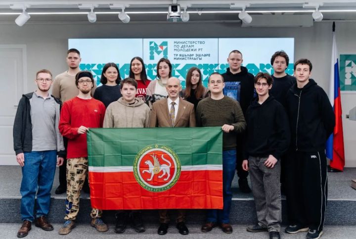 Азат Кадыйров интеллектуаль олимпиадада катнашучылар белән очрашты