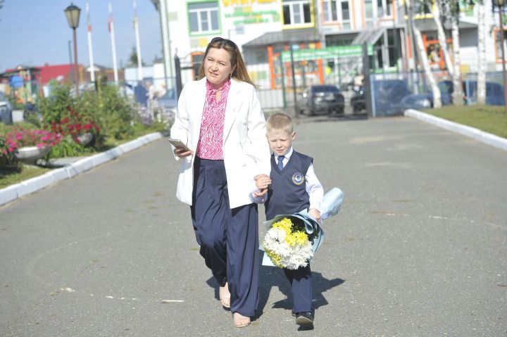Белем эзләп йөрү: «ВТ» журналисты саладан калага мәктәпкә балаларын йөртүче әниләрне барлады