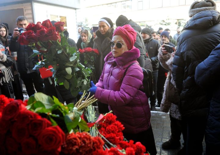 Депутатлар Иранның Казандагы Генераль Консуллыгының кайгы уртаклашу китабында язу калдырды