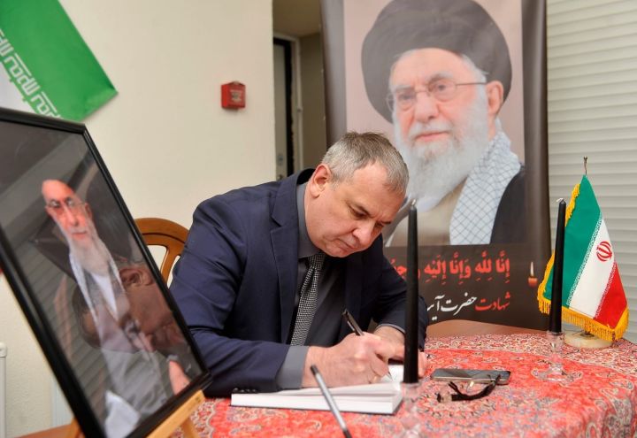 Депутатлар Иранның Казандагы Генераль Консуллыгының кайгы уртаклашу китабында язу калдырды