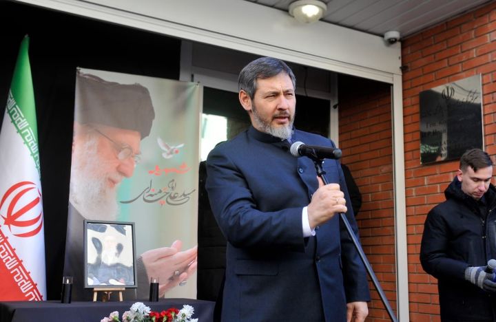 Депутатлар Иранның Казандагы Генераль Консуллыгының кайгы уртаклашу китабында язу калдырды