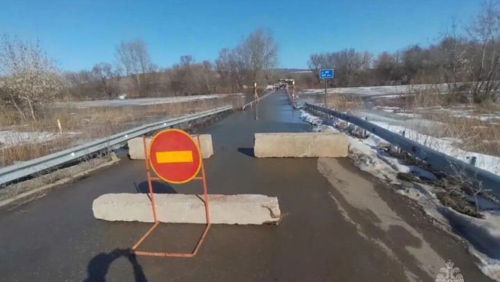 Татарстанда бер күпер су астында калган