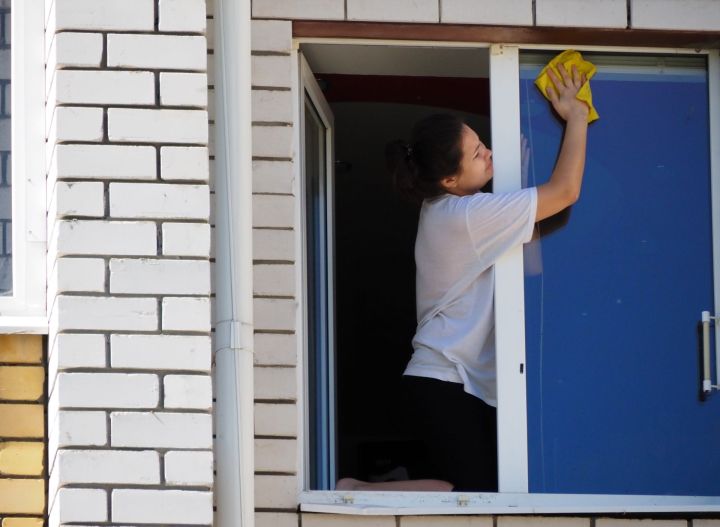 Кеше кулы белән: өй җыештыру күпмегә төшә?