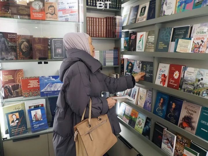 Казанда Татарстан китап нәшриятының яңартылган кибете ачылышыннан ФОТОРЕПОРТАЖ