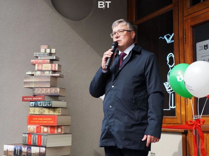 Казанда Татарстан китап нәшриятының яңартылган кибете ачылышыннан ФОТОРЕПОРТАЖ