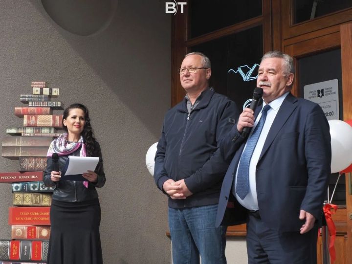 Казанда Татарстан китап нәшриятының яңартылган кибете ачылышыннан ФОТОРЕПОРТАЖ