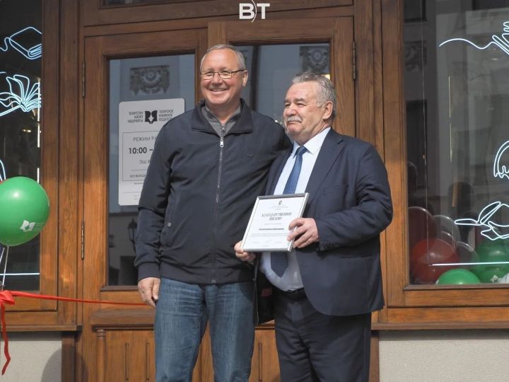 Казанда Татарстан китап нәшриятының яңартылган кибете ачылышыннан ФОТОРЕПОРТАЖ