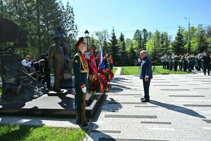 Рөстәм Миңнеханов Мостюков турында: «Хезмәттәге батырлыгы күңелләребездә мәңгегә сакланыр»