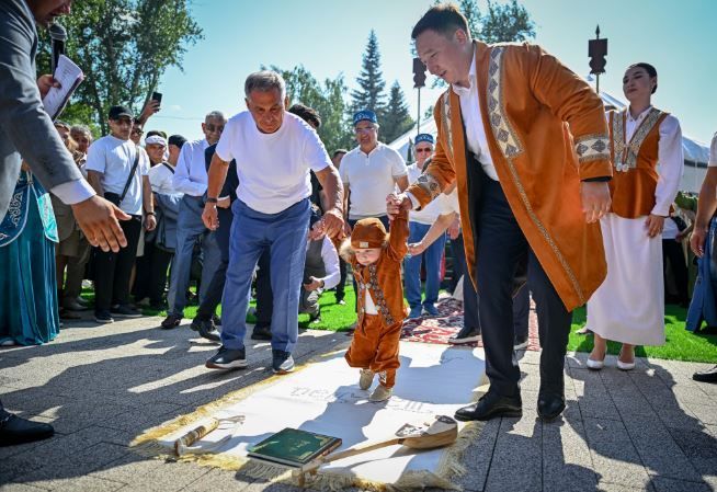 Эш һәм бәйрәм: Рөстәм Миңнеханов Төньяк Казахстан өлкәсенә сәфәр кылды