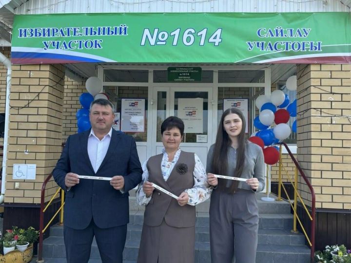 Кайбыч районы башлыгы сайлауга гаиләсе белән килгән